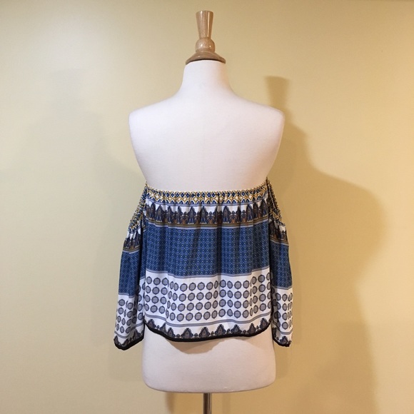 Off Shoulder Half Sleeve Floral Cropped Blouse - Picture 8 of 8